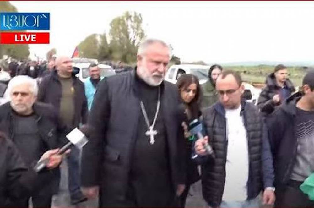 Պետք է կտրել այն լեզուն, որն ասում է՝ Արցախն Ադրբեջան է. ով հայ է, թող միանա մեզ, որ փրկենք Հայաստան աշխարհը. Դադիվանքի վանահայր
