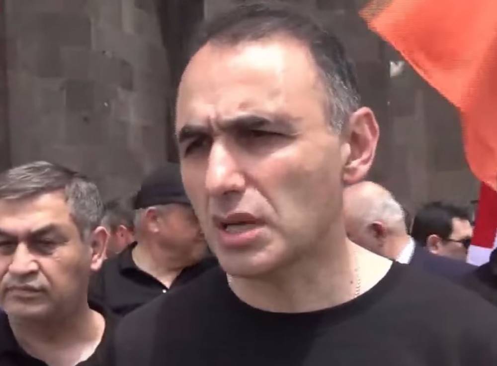 Չպիտի՛ մեզ անողնաշար սարքեն, գլուխները մտցրել են, թե կռվելը վատ ա, 29.743 քկմ-ն էլ ենք կռվով պահել