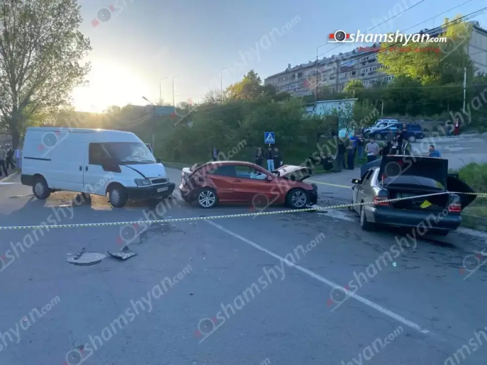Վանաձորում բախվել են 2 Mercedes-ները և Ford Transit-ը․ կա 11 վիրավոր