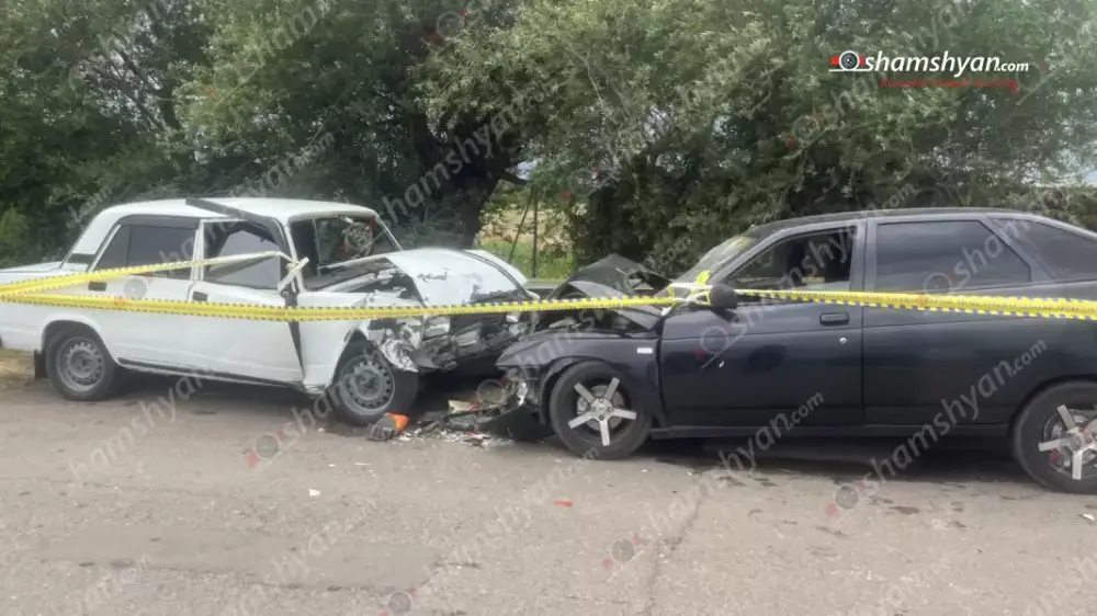 Խոշոր ավտովթար է տեղի ունեցել, մեքենաները բախվել են ճակատ ճակատի, 4 վիրավոր կա