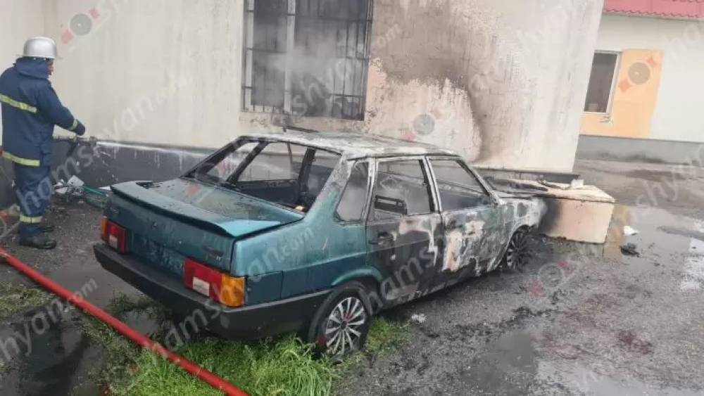 Խոշոր հրդեհ՝ Երևանում․ «ՎԱԶ 21099»-ում բռնկված հրդեհը այն դարձրել է ոչ շահագործելի