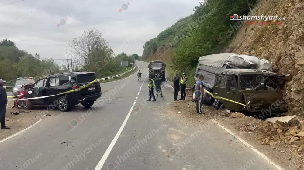 Տաթև-Լծեն խաչմերուկում բախվել են «Toyota Land Cruiser»-ը և «КамАЗ»-ը․ կան վիրավորներ