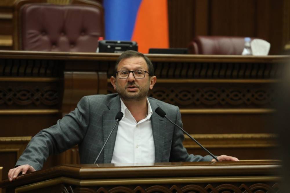 Մեկ օրվա համար պատգամավորին հատկացվում է 22,000 դրամ, պարեկին՝ 11,000 դրամ, իսկ մարտական հերթապահություն իրականացնող զինվորին՝ 1,700 դրամ. Գեղամ Մանուկյան