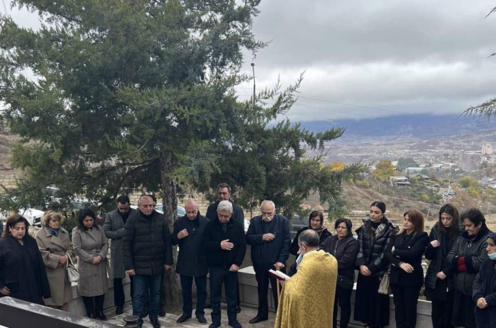 Մեկ տարի առաջ այս օրը երկրային կյանքին հրաժեշտ տվեց ՀՀ երրորդ նախագահ Սերժ Սարգսյանի մայրը՝ Նորա Սարգսյանը