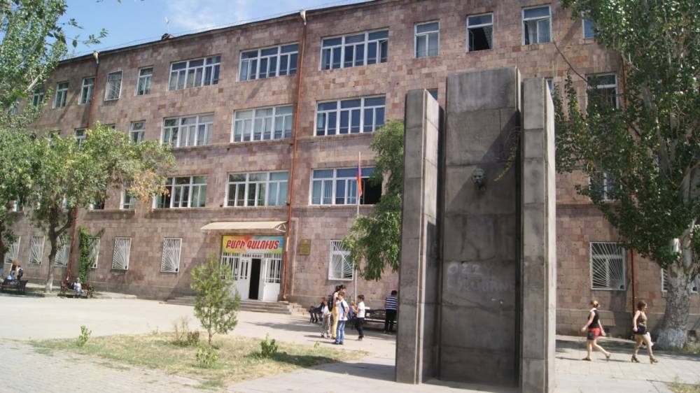 Ծեծկռտուք՝ դպրոցում. կոտրվածքով 13-ամյա տղան տեղափոխվել է հիվանդանոց
