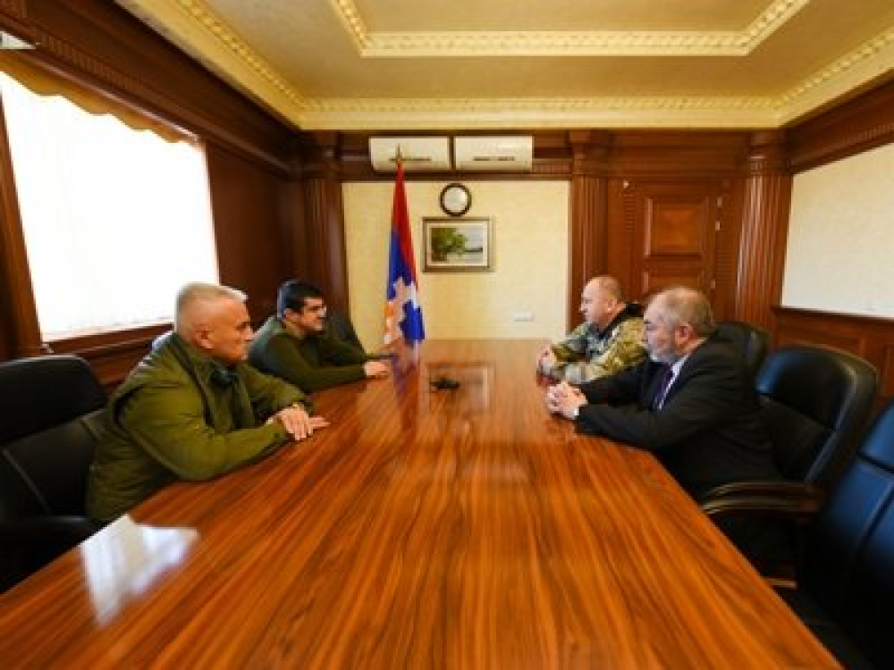 Արայիկ Հարությունյանն ընդունել է Ղրիմի կամավորականների միության ղեկավար Արմեն Մարտոյանին