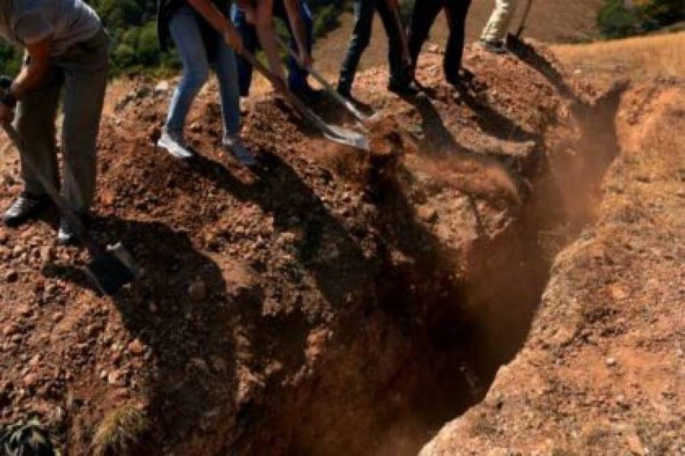 Պատերազմից առաջ Ադրբեջանի սահմանամերձ գյուղում փոսեր են փորել