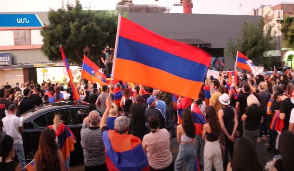 Լոս Անջելեսում ամերիկահայերը զանգվածային ակցիա են անում` սպասելով Թրամփին. ուղիղ