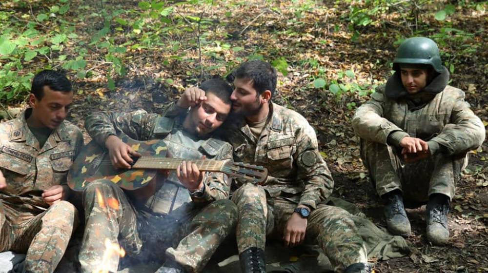 Նաև սպա-զինվոր ամուր և առողջ հարաբերությունների շնորհիվ ենք դիմադրում