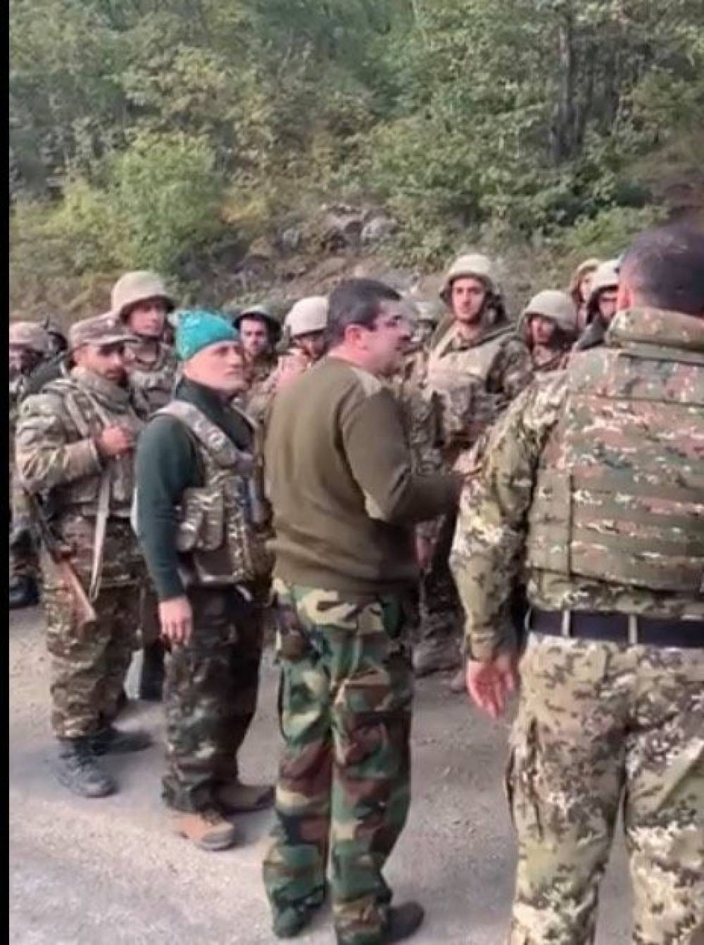 «Ուզում եմ գնաք մի քիչ կազդուրվեք, շարունակեք ձեր ծառայությունը»․ Արայիկ Հարությունյանը՝ թշնամու գրոհն այսօր ետ մղած տղաներին
