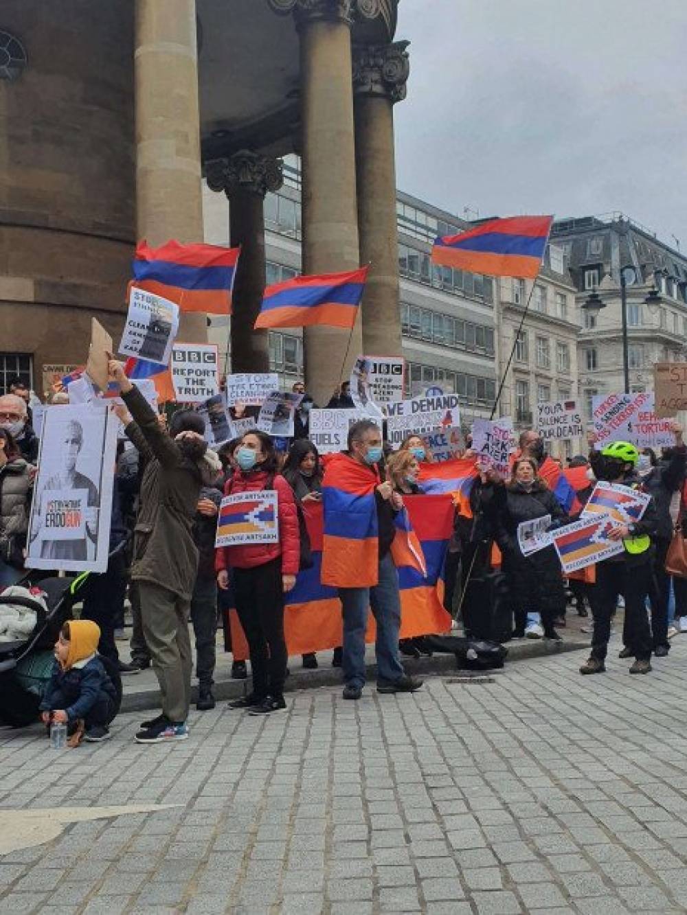 BBC-ն պատերազմը ներկայացնում է ադրբեջանական տեսանկյունից. հայերը հեռուստաընկերության դիմաց ակցիա են անցկացրել