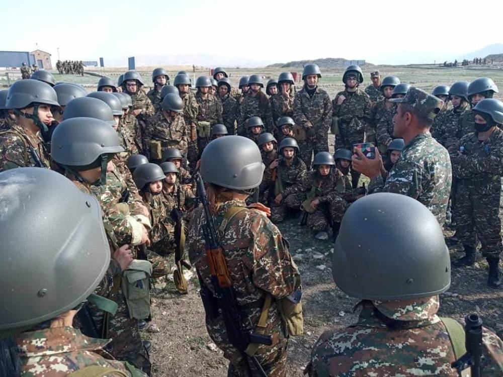 Կանանց առաջին վաշտը անցնում է պատրաստություն․ Արծրուն Հովհաննիսյանը լուսանկարներ է հրապարակել