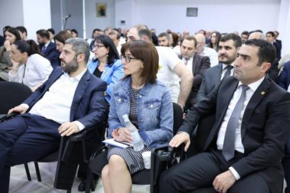 ՔՊ-ում պայթյունավտանգ իրավիճակ է․ բարիկադների են բաժանվել․ «Հրապարակ»