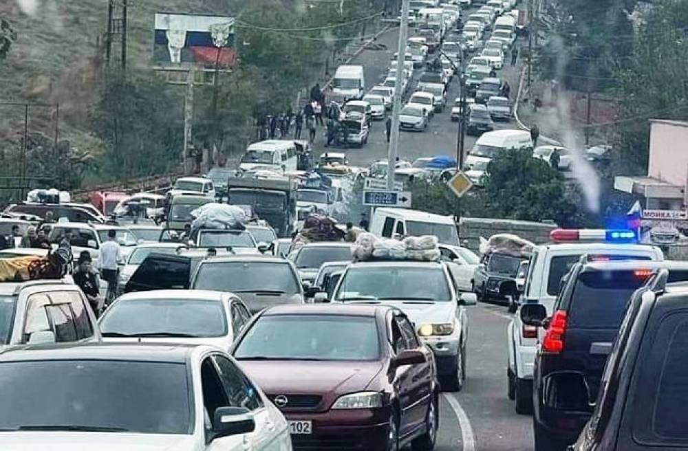 Ստեփանակերտից դուրս եկող ավտոշարասյունը
