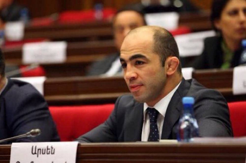 «Մարմնավաճառություն՝ էժան և բոլորին, նույնիսկ ապառիկ»․ Արսեն Ջուլֆալակյանը՝ իշխանության արտաքին քաղաքականության մասին